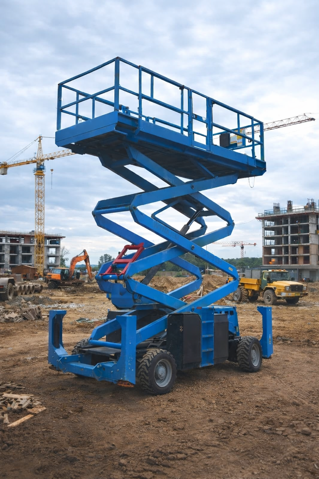 podnośnik NOŻYCOWY spalinowy 12 metrów